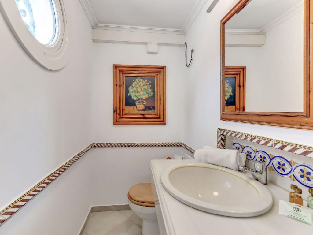 4 Zimmer Villa zu verkaufen in Nueva Andalucia mit Pool Garage - 1.490.000 € (Ref: 9340798)