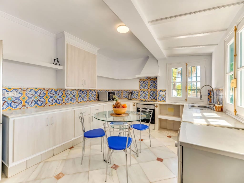 4 Zimmer Villa zu verkaufen in Nueva Andalucia mit Pool Garage - 1.490.000 € (Ref: 9340798)