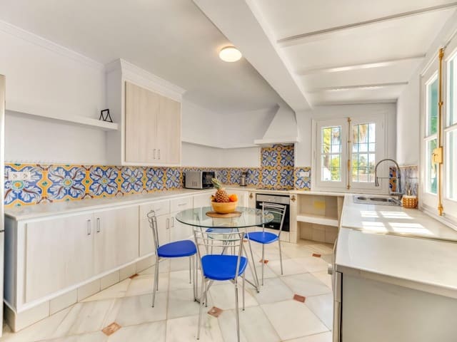 4 Zimmer Villa zu verkaufen in Nueva Andalucia, Marbella mit Pool Garage - 1.490.000 € (Ref: 9340798)