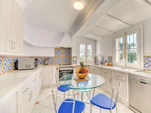 4 Zimmer Villa zu verkaufen in Nueva Andalucia, Marbella mit Pool Garage - 1.490.000 € (Ref: 9340798)