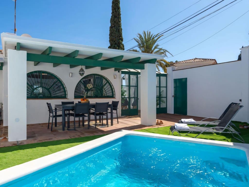 4 Zimmer Villa zu verkaufen in Nueva Andalucia mit Pool Garage - 1.490.000 € (Ref: 9340798)