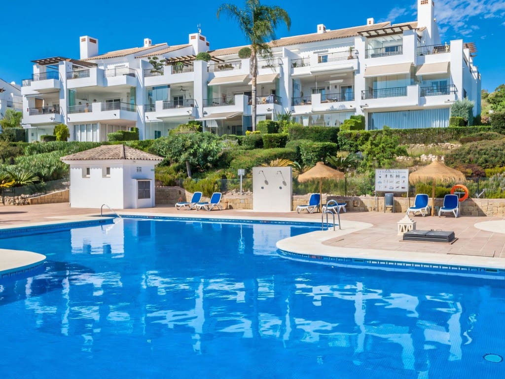 2 slaapkamer Appartement te koop in La Mairena met zwembad garage - € 385.000 (Ref: 9346736)