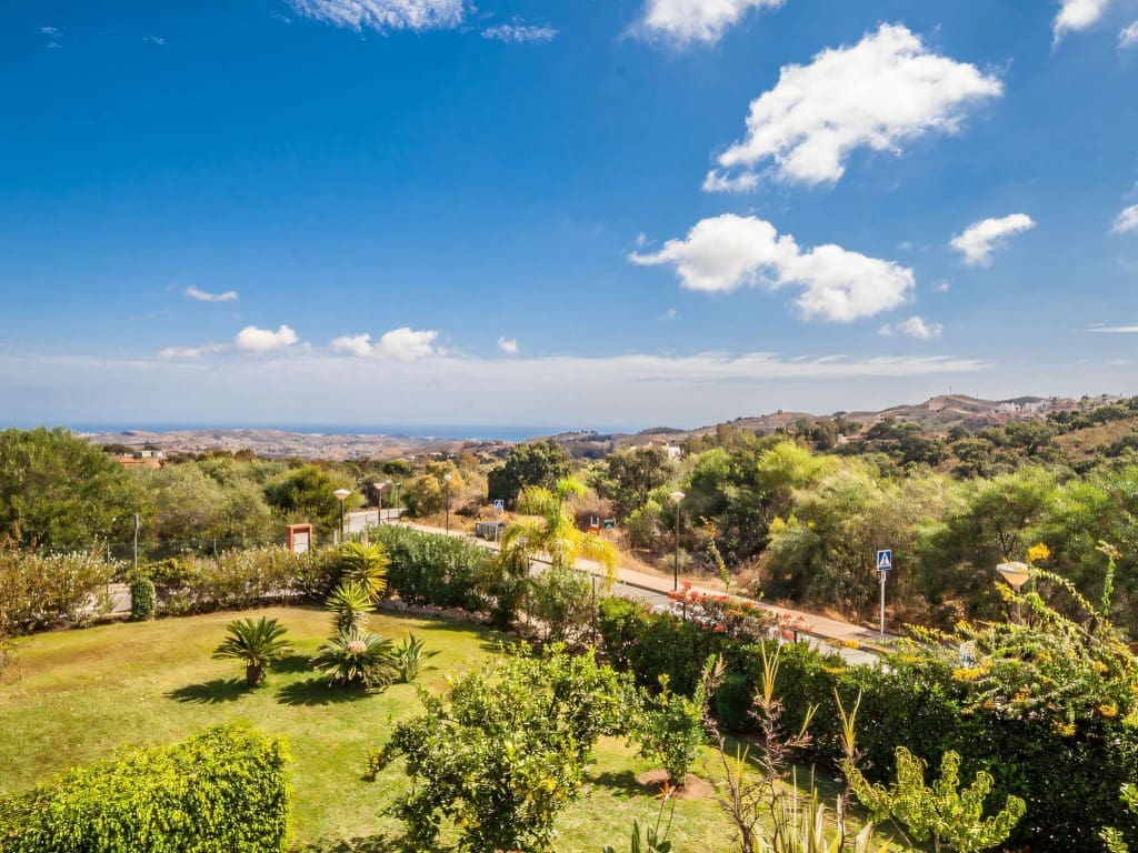 2 slaapkamer Appartement te koop in La Mairena met zwembad garage - € 385.000 (Ref: 9346736)