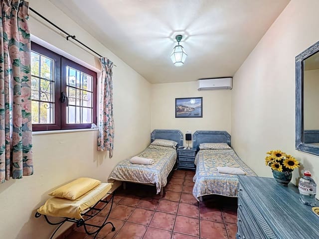 3 soveværelse Byhus til salg i Mijas med swimmingpool - € 475.000 (Ref: 9348941)