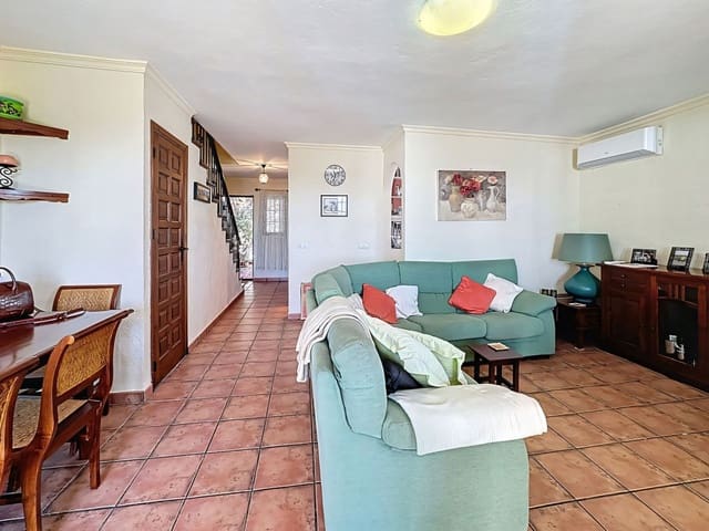 3 soveværelse Byhus til salg i Mijas med swimmingpool - € 475.000 (Ref: 9348941)