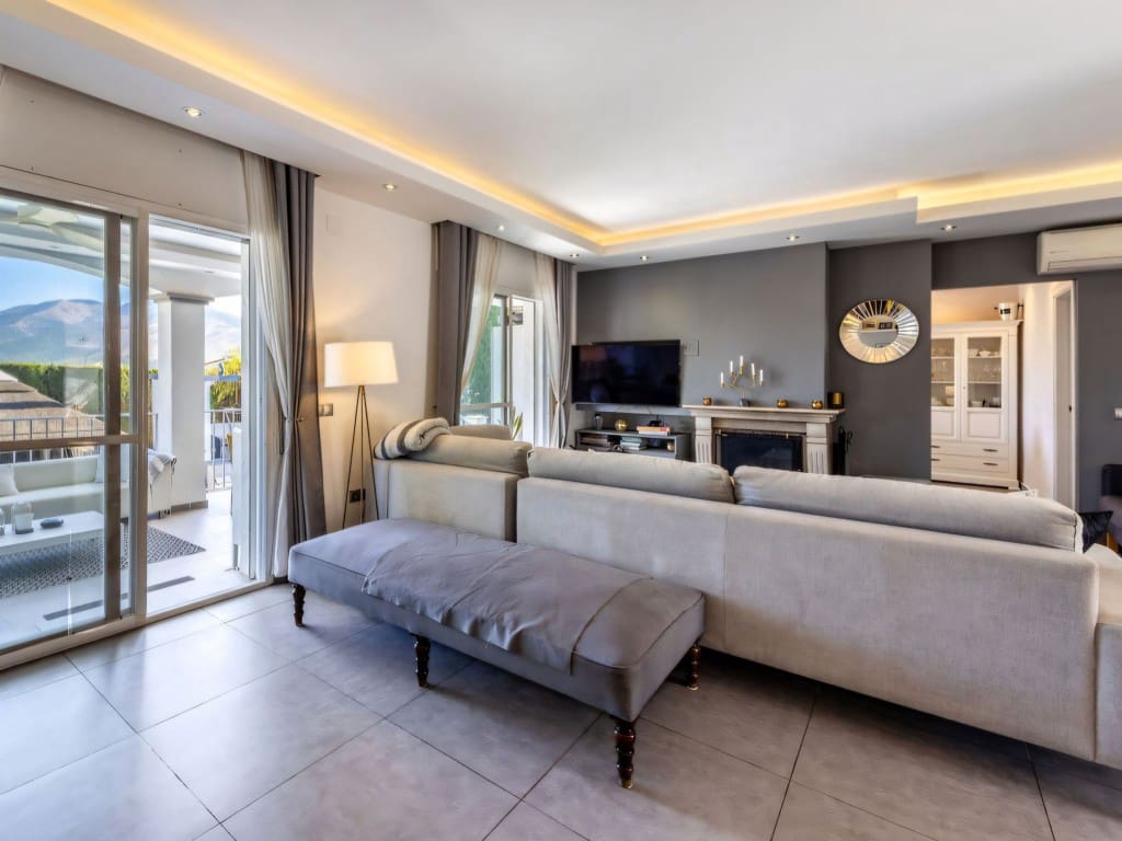 5 slaapkamer Villa te koop in Alhaurin el Grande met zwembad garage - € 995.000 (Ref: 9348943)