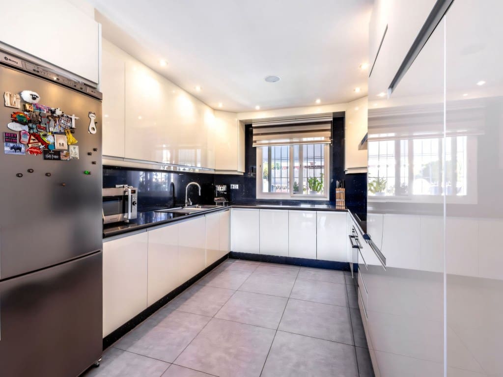 5 slaapkamer Villa te koop in Alhaurin el Grande met zwembad garage - € 995.000 (Ref: 9348943)