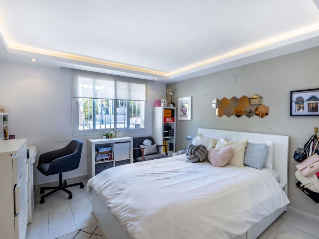 5 slaapkamer Villa te koop in Alhaurin el Grande met zwembad garage - € 995.000 (Ref: 9348943)