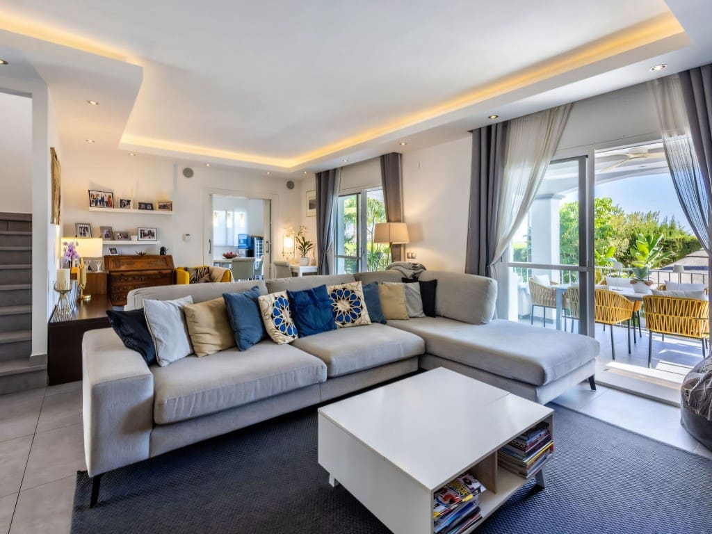 5 slaapkamer Villa te koop in Alhaurin el Grande met zwembad garage - € 995.000 (Ref: 9348943)