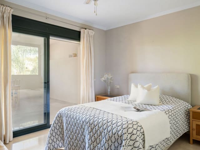 3 slaapkamer Appartement te koop in Nueva Andalucia, Marbella met zwembad - € 680.000 (Ref: 9353115)