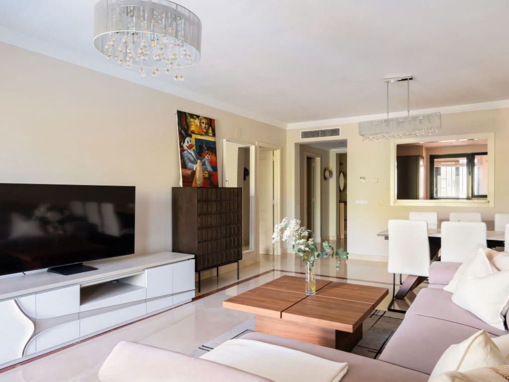 3 slaapkamer Appartement te koop in Nueva Andalucia met zwembad - € 680.000 (Ref: 9353115)