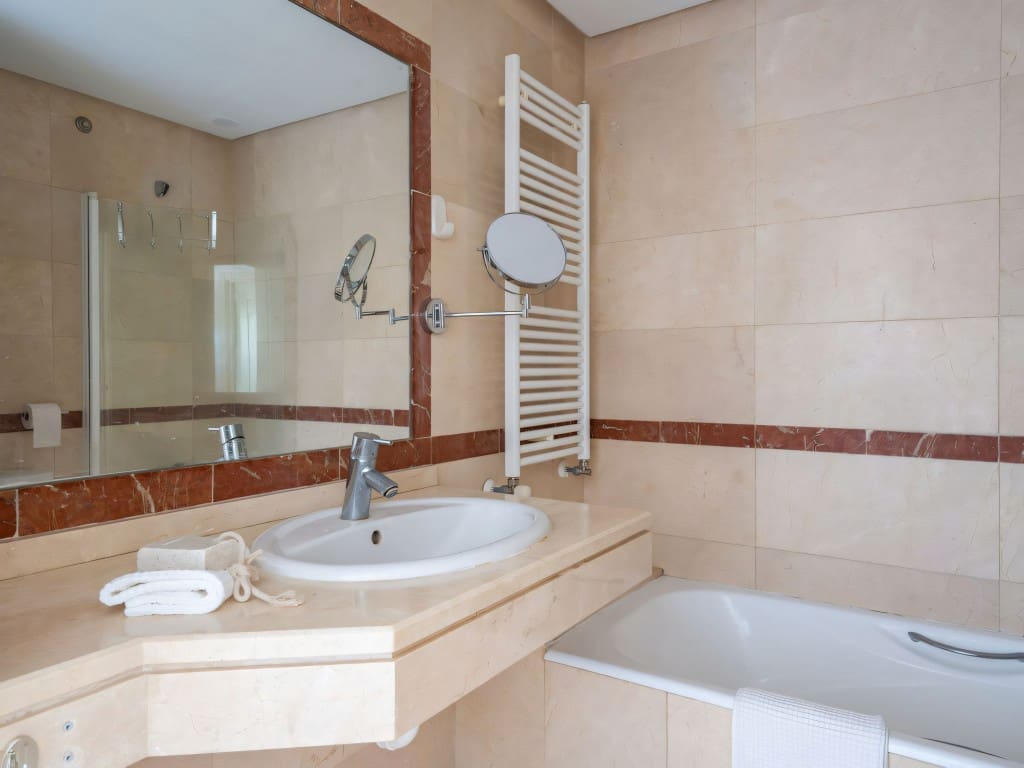 3 slaapkamer Appartement te koop in Nueva Andalucia met zwembad - € 680.000 (Ref: 9353115)