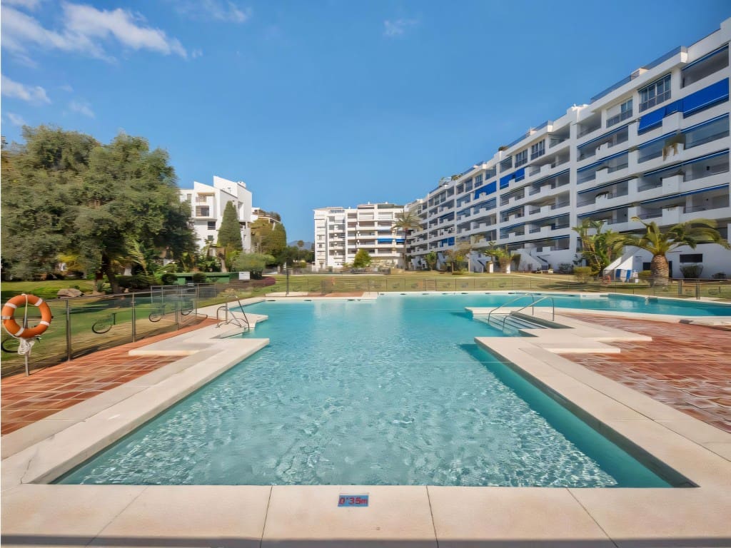 3 soverom Penthouse til salgs i Puerto Banus med svømmebasseng - € 1 197 000 (Ref: 9355450)