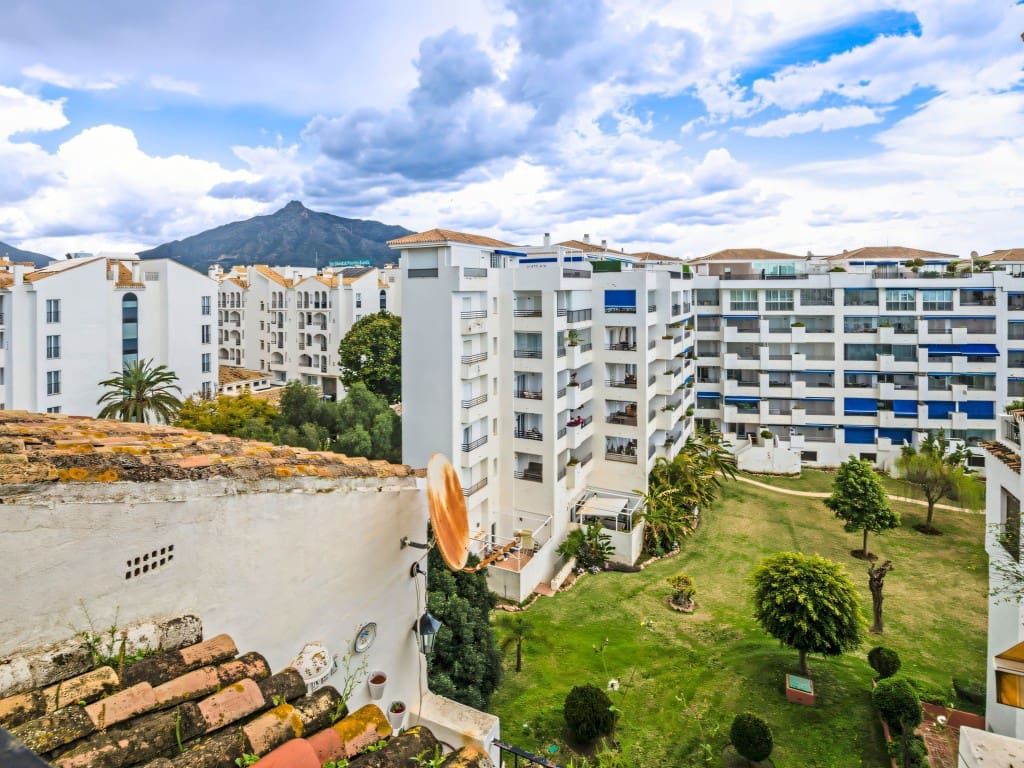 3 soverom Penthouse til salgs i Puerto Banus med svømmebasseng - € 1 197 000 (Ref: 9355450)