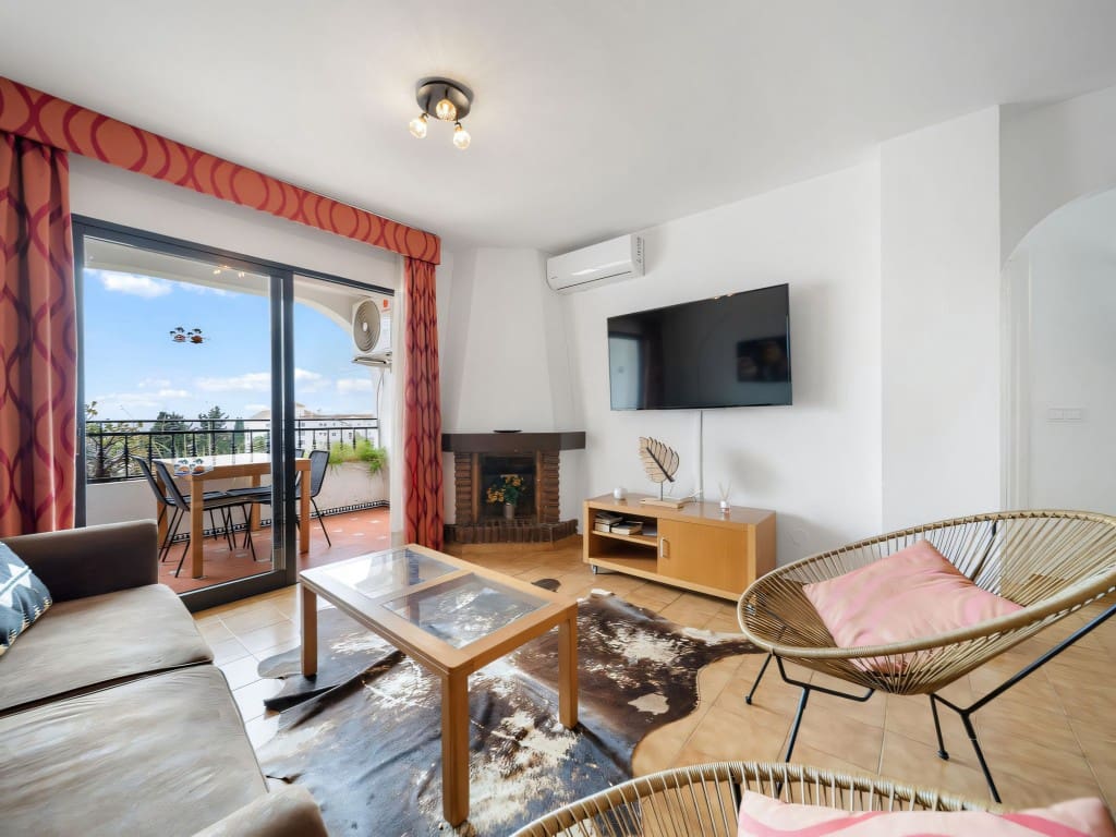 2 bedroom Apartment for sale in Riviera del Sol with pool - € 329,000 (Ref: 9356699)