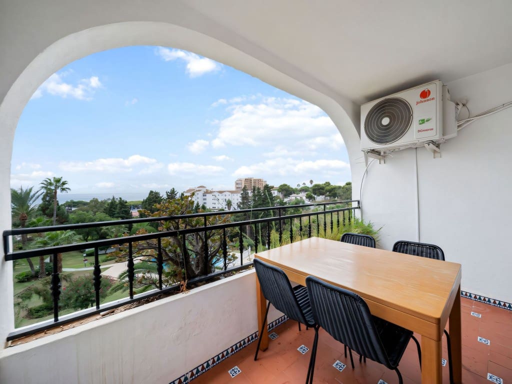 2 bedroom Apartment for sale in Riviera del Sol with pool - € 329,000 (Ref: 9356699)