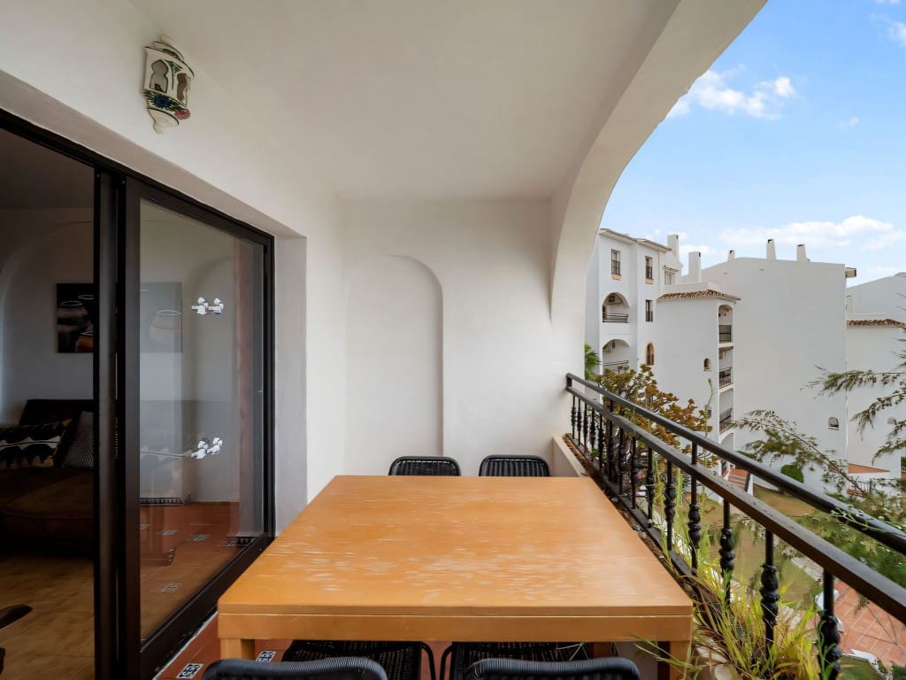 2 bedroom Apartment for sale in Riviera del Sol with pool - € 329,000 (Ref: 9356699)