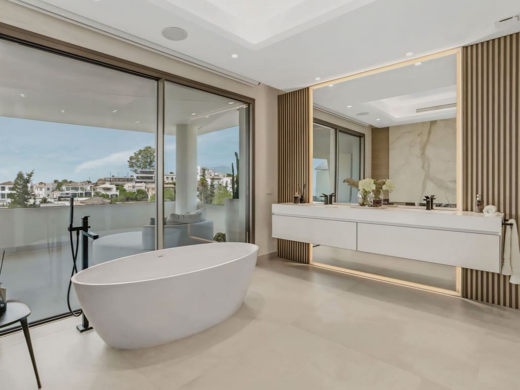 4 Zimmer Villa zu verkaufen in Nueva Andalucia mit Pool - 4.900.000 € (Ref: 9358835)