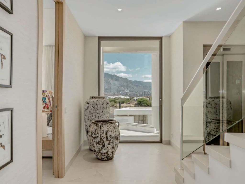 4 Zimmer Villa zu verkaufen in Nueva Andalucia mit Pool - 4.900.000 € (Ref: 9358835)