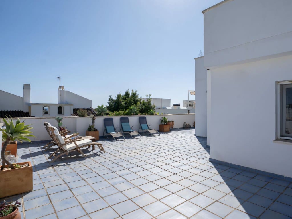 2 Zimmer Apartment zu verkaufen in Nueva Andalucia mit Pool - 495.000 € (Ref: 9366912)