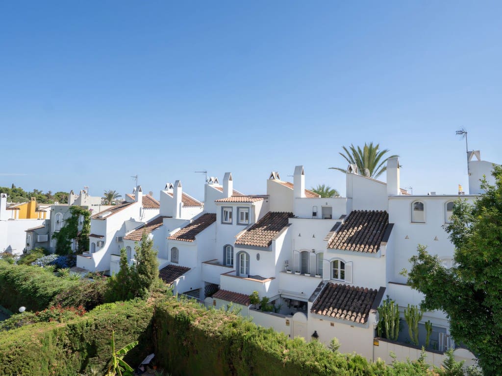 2 Zimmer Apartment zu verkaufen in Nueva Andalucia mit Pool - 495.000 € (Ref: 9366912)