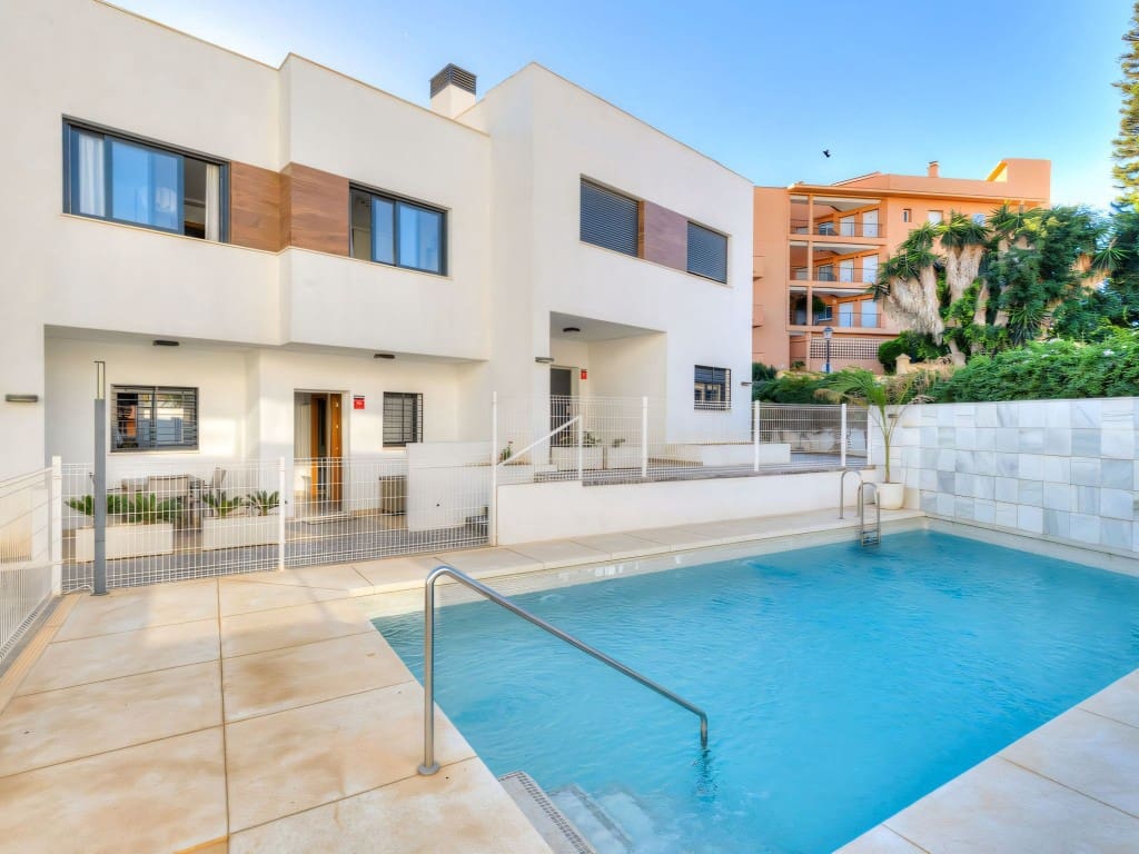 3 makuuhuone Omakotitalo myytävänä paikassa Fuengirola mukana uima-altaan - 695 000 € (Ref: 9366913)