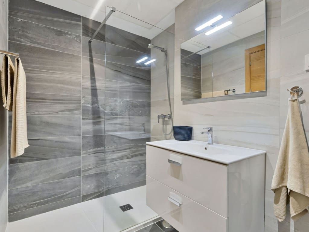 3 makuuhuone Omakotitalo myytävänä paikassa Fuengirola mukana uima-altaan - 695 000 € (Ref: 9366913)