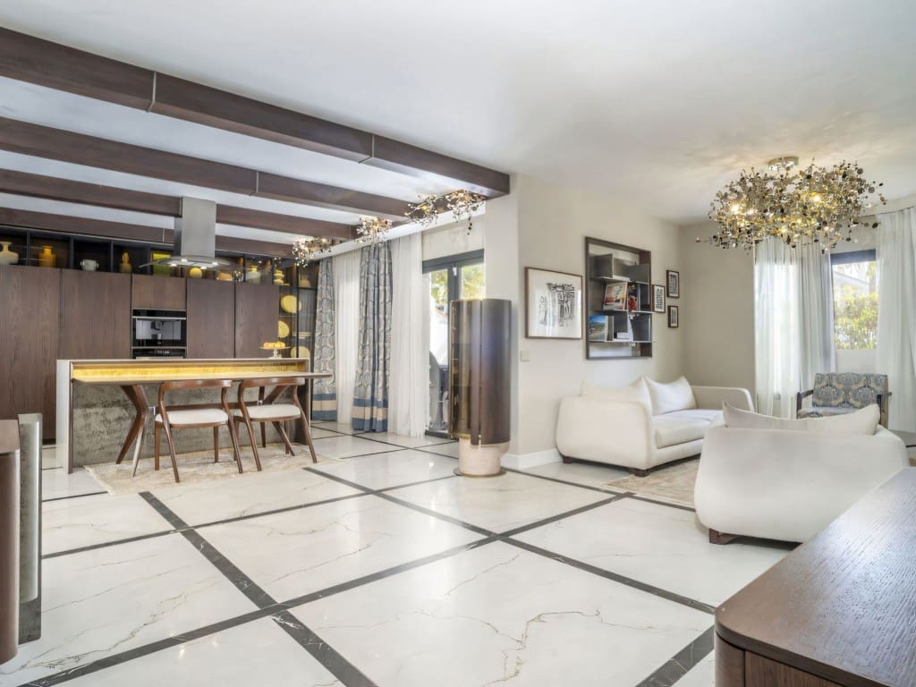 3 slaapkamer Appartement te koop in Nueva Andalucia met zwembad - € 595.000 (Ref: 9371672)