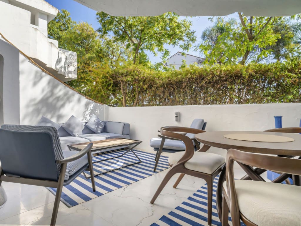 3 slaapkamer Appartement te koop in Nueva Andalucia met zwembad - € 595.000 (Ref: 9371672)