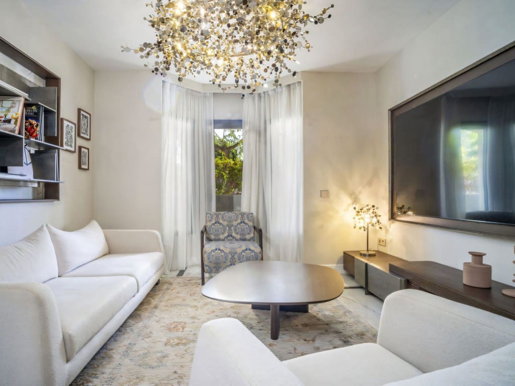 3 slaapkamer Appartement te koop in Nueva Andalucia met zwembad - € 595.000 (Ref: 9371672)