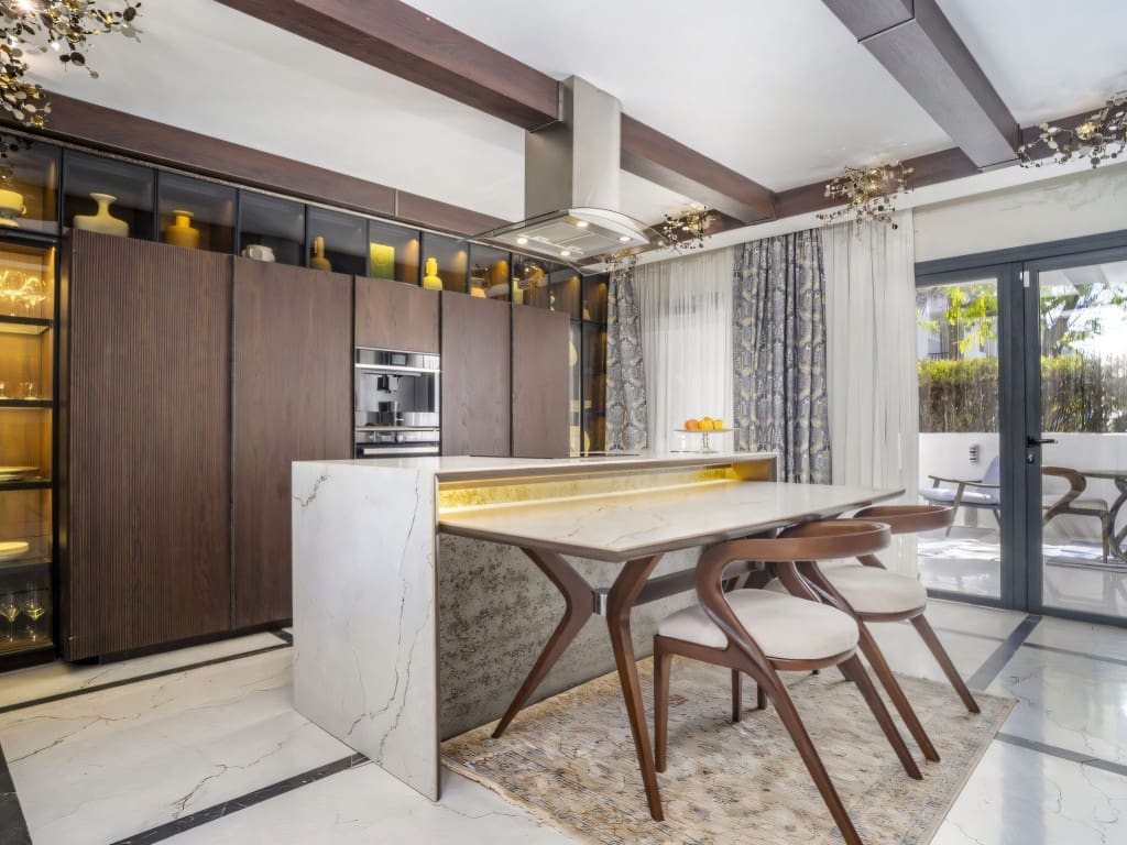 3 slaapkamer Appartement te koop in Nueva Andalucia met zwembad - € 595.000 (Ref: 9371672)