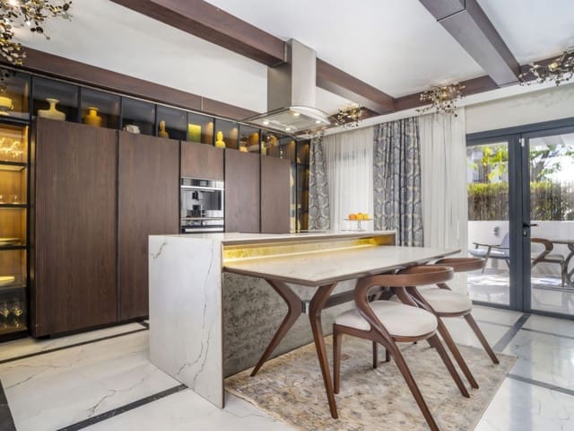 3 slaapkamer Appartement te koop in Nueva Andalucia, Marbella met zwembad - € 595.000 (Ref: 9371672)