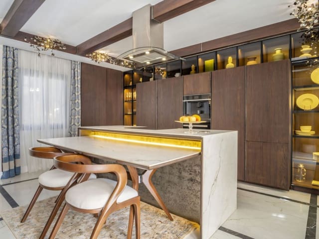 3 slaapkamer Appartement te koop in Nueva Andalucia, Marbella met zwembad - € 595.000 (Ref: 9371672)