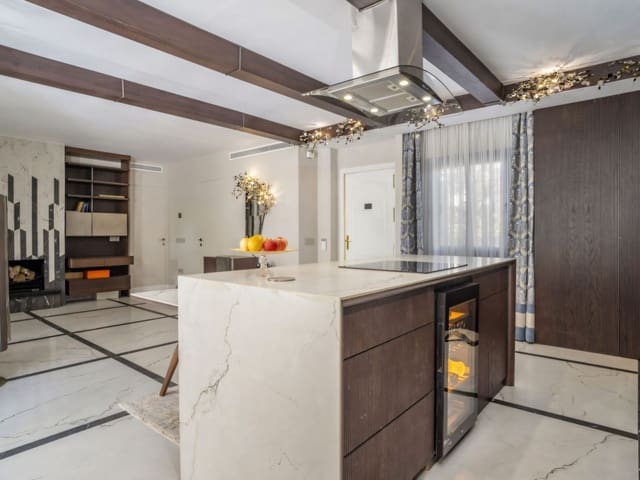 3 slaapkamer Appartement te koop in Nueva Andalucia, Marbella met zwembad - € 595.000 (Ref: 9371672)