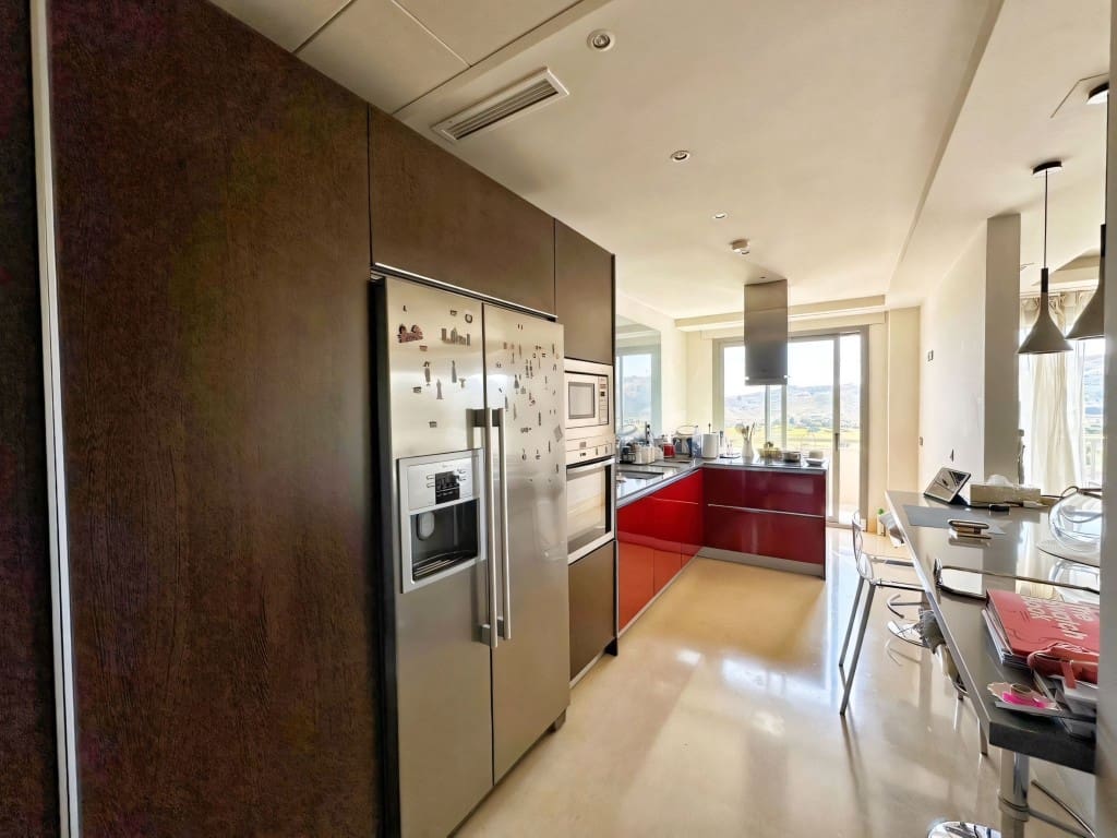 2 slaapkamer Penthouse te koop in Los Arqueros met zwembad - € 1.250.000 (Ref: 9374928)