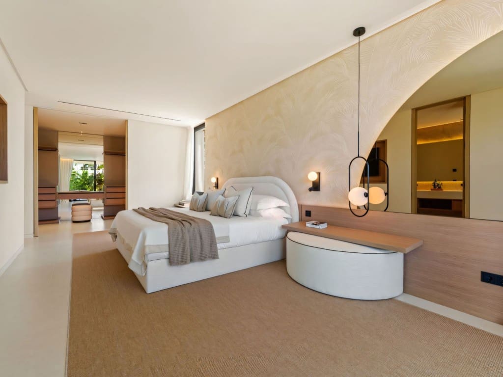 5 bedroom Villa for sale in Golden Mile with pool garage - € 5,995,000 (Ref: 9374931)