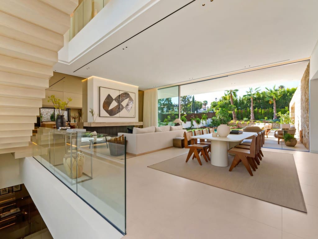 5 bedroom Villa for sale in Golden Mile with pool garage - € 5,995,000 (Ref: 9374931)