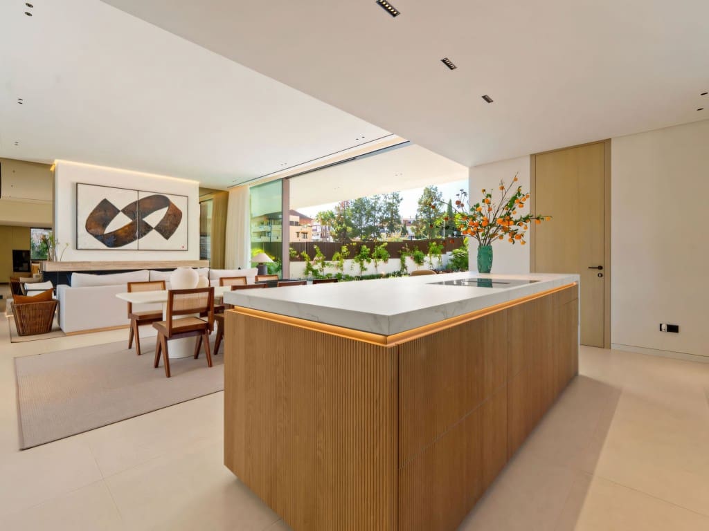 5 bedroom Villa for sale in Golden Mile with pool garage - € 5,995,000 (Ref: 9374931)