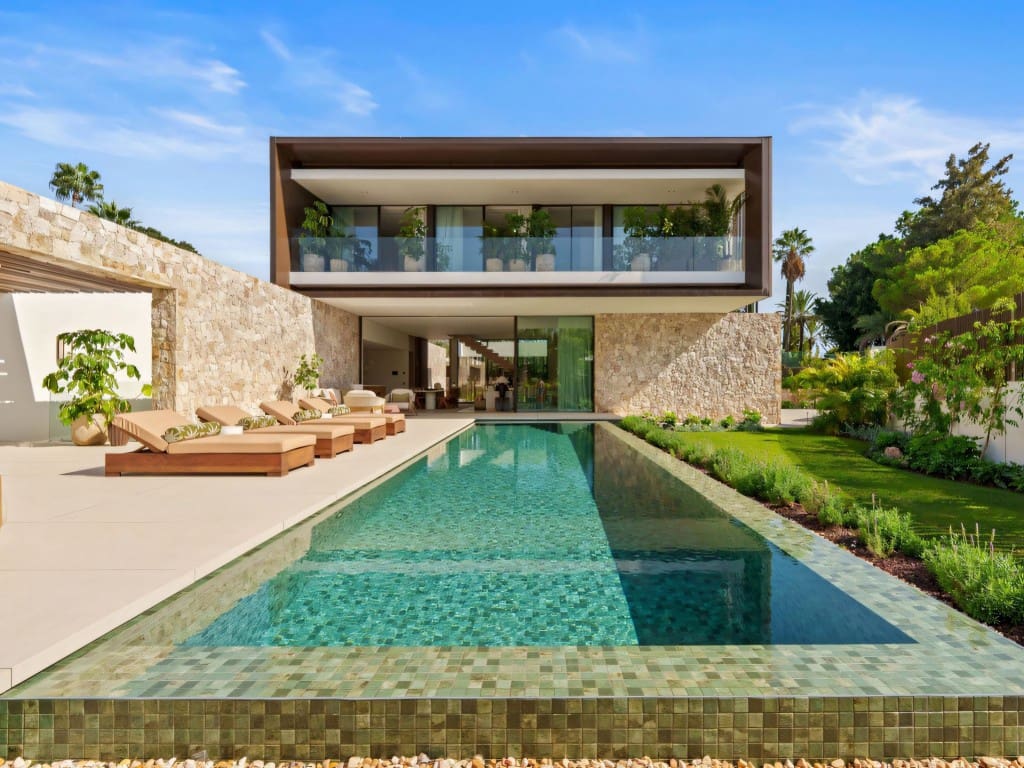 5 bedroom Villa for sale in Golden Mile with pool garage - € 5,995,000 (Ref: 9374931)