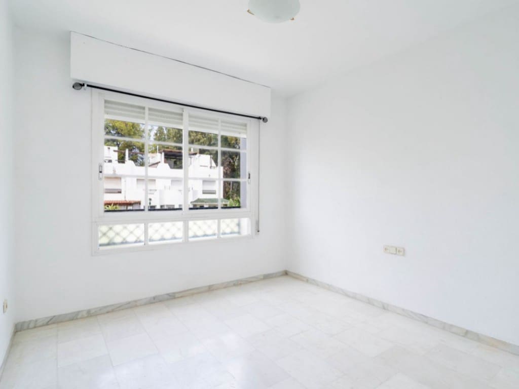 3 chambre Maison de Ville à vendre à Nueva Andalucia avec piscine - 499 999 € (Ref: 9376548)