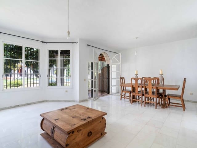 3 chambre Maison de Ville à vendre à Nueva Andalucia, Marbella avec piscine - 499 999 € (Ref: 9376548)