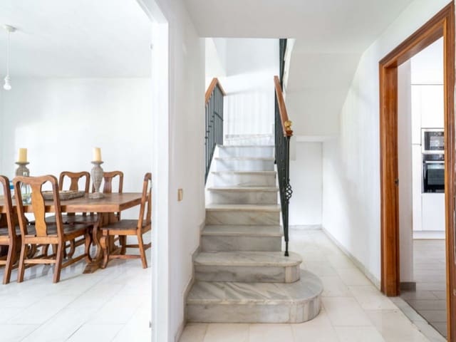 3 chambre Maison de Ville à vendre à Nueva Andalucia, Marbella avec piscine - 499 999 € (Ref: 9376548)