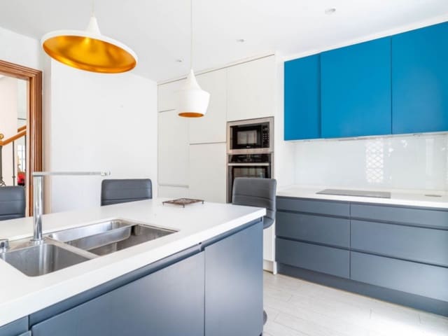 3 chambre Maison de Ville à vendre à Nueva Andalucia, Marbella avec piscine - 499 999 € (Ref: 9376548)