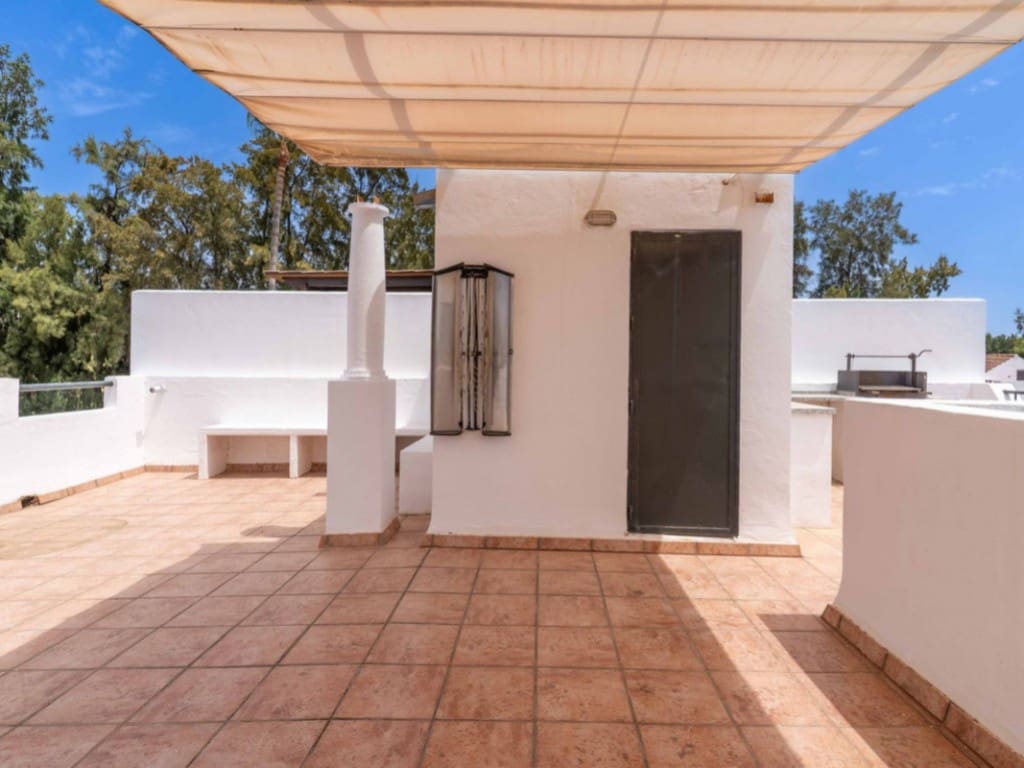 3 chambre Maison de Ville à vendre à Nueva Andalucia avec piscine - 499 999 € (Ref: 9376548)