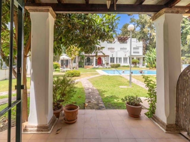 3 chambre Maison de Ville à vendre à Nueva Andalucia, Marbella avec piscine - 499 999 € (Ref: 9376548)