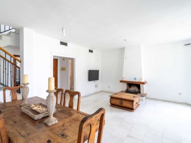 3 chambre Maison de Ville à vendre à Nueva Andalucia, Marbella avec piscine - 499 999 € (Ref: 9376548)