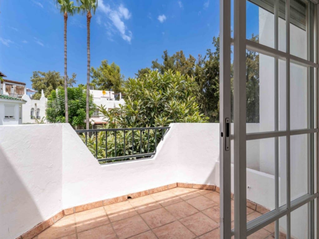 3 chambre Maison de Ville à vendre à Nueva Andalucia avec piscine - 499 999 € (Ref: 9376548)