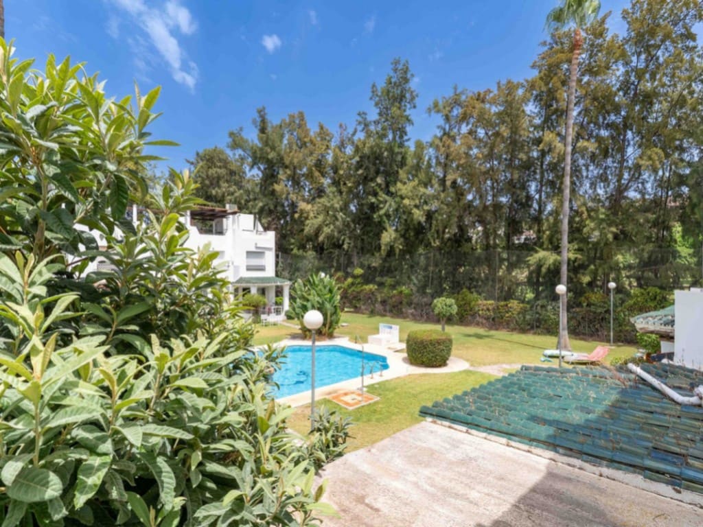 3 chambre Maison de Ville à vendre à Nueva Andalucia avec piscine - 499 999 € (Ref: 9376548)