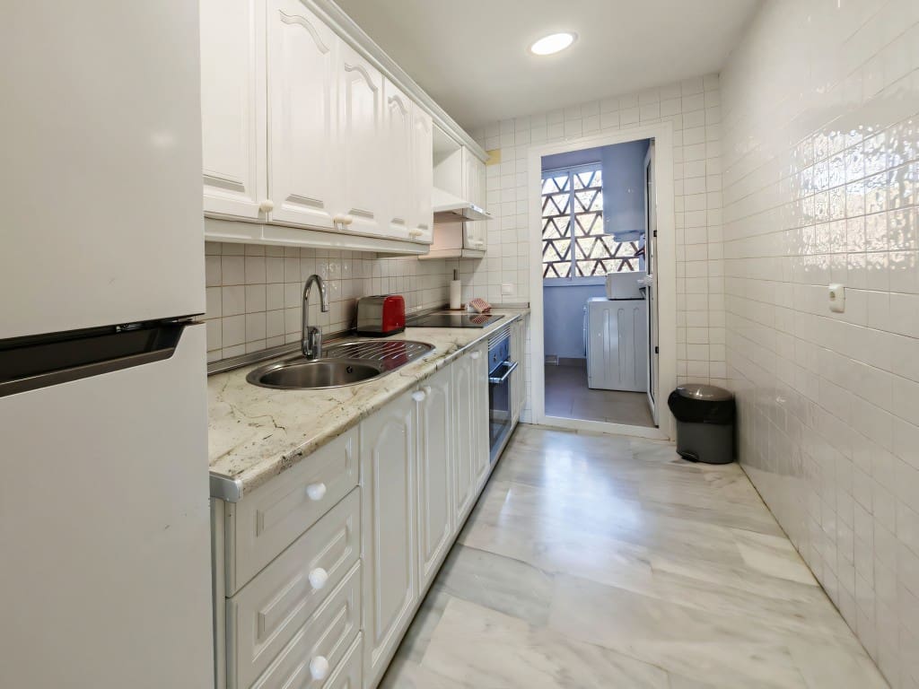 2 Zimmer Apartment zu verkaufen in Calahonda mit Pool - 535.000 € (Ref: 9376549)