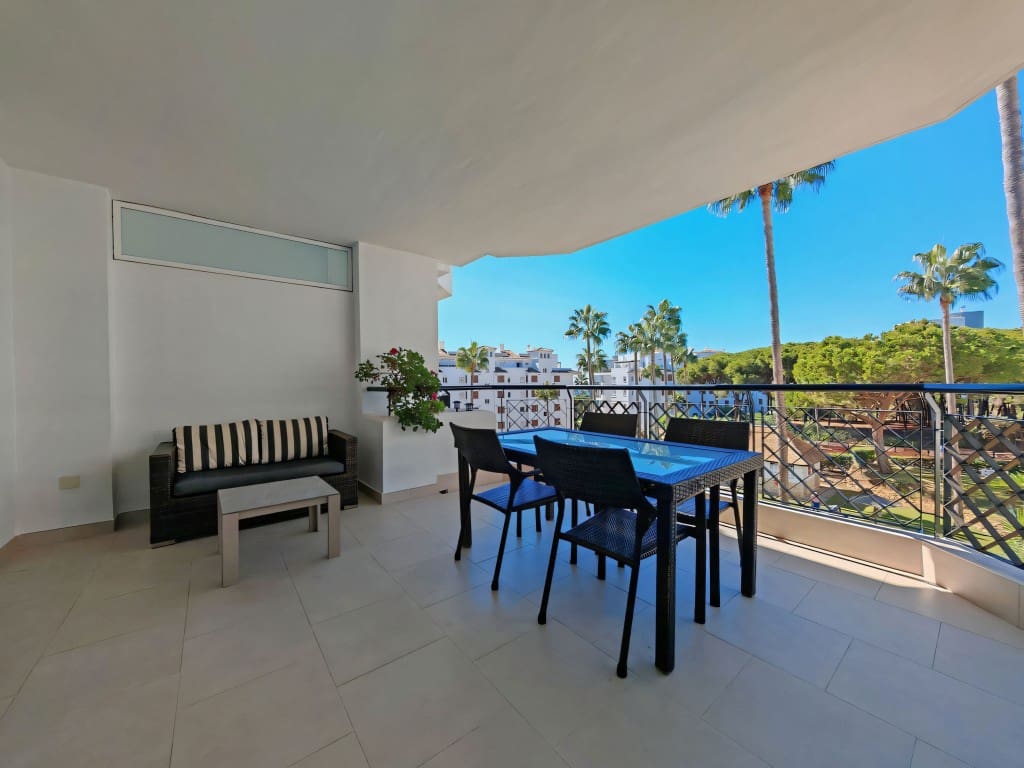 2 Zimmer Apartment zu verkaufen in Calahonda mit Pool - 535.000 € (Ref: 9376549)